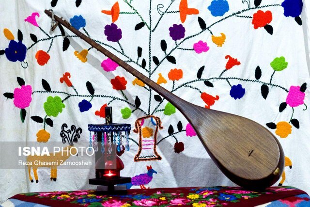 عکس العمل اسبهای وحشی به صدای ساز دوتار عکس العمل اسبهای وحشی به صدای ساز دوتار