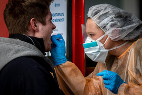 شهروندان بدون ترک وسایل نقلیه خود، تست کرونا می‌دهند
