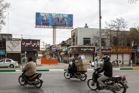 خیابان سعدی که بازار فروش لوازم صوتی و تصویری است یکی دیگر از نقاط پر تردد مشهد محسوب میشد، که به دلیل بستن مغازه‌ها و تعطیلی پاساژها در این روزها به خلوت‌ترین حالت خود رسیده است.