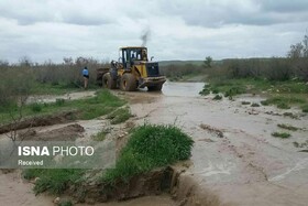 سیلاب موجب انسداد راه و قطع آب و برق ۳۷ روستای صالح‌آباد شد