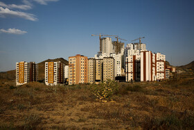 در سالهای اخیر  پدیده ساخت و ساز در ارتفاعات جنوبی مشهد با شتاب بیشتری در حال انجام است و با وجود ممنوعیتهایی که توسط ارگانهای مختلف در مورد ساخت و ساز در این مناطق اعلام میشود  مدتی است شاهد رشد قارچ گونه این ساختمانها در دل کوههای شهر مشهد هستیم.