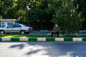 گشتی کوتاه در سطح شهر نشان می‌دهد ببیش از نیمی از مردم به دلیل شرایط کاری و خارج شدن از منزل، خطر کرونا را جدی گرفته و از ماسک استفاده کرده و سعی دارند فاصله اجتماعی را هم رعایت کنند.