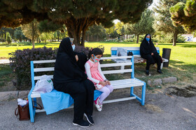 خانواده‌های داوطلبان در حاشیه‌ی کنکور سراسری ۹۹ - مشهد
