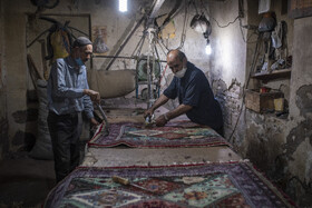 كارگاه ها و مغازه های ترمیم و رفو فرشهمگی قديمي و رو به خرابي هستند