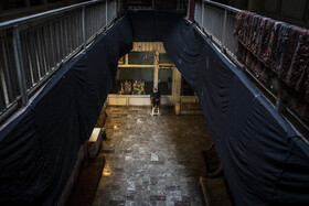 ویژگی­‌های عمده ساخت کالبدی که در طراحی این بازار مورد توجه قرار گرفته را می‌توان در اصول زیر خلاصه کرد: اصل پیوستگی فضایی، اصل محدود بودن فضا، اصل سادگی شکل، اصل مقیاس و تناسب.