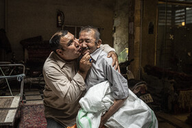 هرچند بازار بزرگ در طول سده‌ها و دوره­‌های مختلف تخریب شده، اما بازار فرش به‌عنوان تنها بازمانده بازار بزرگ هنوز می‌تواند یک عنصر هویتی نقش پیشین خود را ایفا نماید.