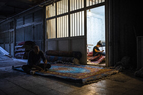 قالی‌های زیبای خراسان از دیرباز به کیفیت و زیبایی شناخته شده‌­اند و در بازار فرش مشهد تنوع طرح‌ها و رنگ‌های ناب فرش دستباف خراسان با کیفیت‌های عالی وجود دارد.