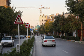 خیابان آخوند خراسانی به نام خیابان خاکی هم شناخته می‌شود. این خیابان به این سبب به خیابان خاکی مشهور بوده که از سال احداث آن یعنی ۱۳۲۰ تا سال ۱۳۴۶ (سالی که خیابان آسفالت شد) خاکی بوده است .در مرکز این خیابان مقبره شیخ محمد مؤمن قرار دارد که به دلیل سبز بودن گنبد آن به گنبد سبز معروف شده است