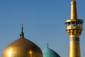 آیین تعویض پرچم گنبد حرم امام رضا(ع)