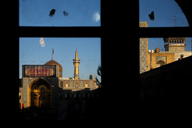 آیین تعویض پرچم گنبد حرم امام رضا(ع)