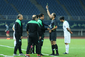 دیدار تیم‌های فوتبال شهرخودرو و و ماشین سازی