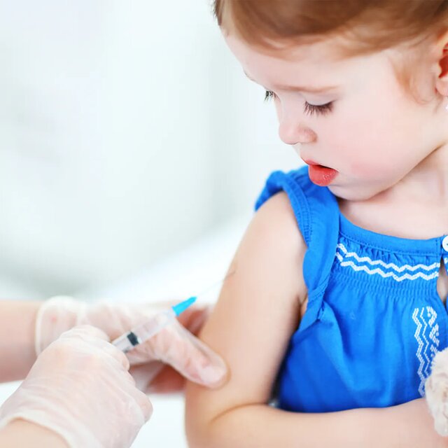 سن والدین، عاملی مهم در واکسیناسیون کودکان علیه کرونا