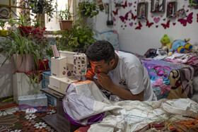 عباس سلطانی متولد ۱۳۶۴ در مشهد. حرفه او در حال حاضر سنگ کاری است. او علاقمند به پرواز است. عباس با پاراگلایدر پرواز می‌کند، بزرگترین مشکل او هزینه بالای تجهیزات ورزشی است. او در سال ۹۶ با پاراگلایدری که خودش ساخته بود موفق به پرواز شد. پاراگلایدرها معمولا دولایه و قیمت بسیار بالایی دارند اما عباس توانست با ویژگی منحصر بفرد یک لایه بودن و تنها با یک میلیون تومان پاراگلایدر خودش را بسازد.     