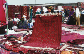 تأثیرپذیری فرش ترکمن از اقلیم و فرهنگ ترکمن‌ها