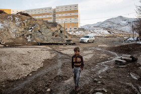 روستای «کلاته سرهنگ» در حاشیه بلوار نماز مشهد حدود  ۳۵  خانوار جمعیت دارد و با وجود مجاورت و نزدیکی به شهر، از امکانات بسیار کمی بهره‌مند است.