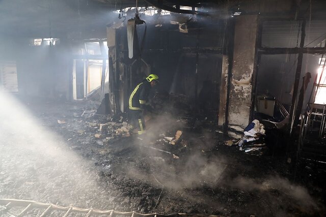 آتش‌سوزی یک مجتمع فرهنگی در مشهد/ نجات ۱۹ نفر از میان دود و آتش