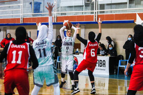 دیدار مرحله پلی‌آف لیگ برتر بسکتبال بانوان تیم های مولتی کافه و سینام مشهد