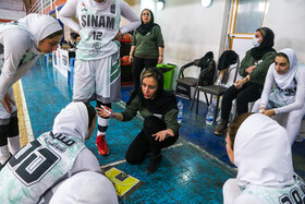 دیدار مرحله پلی‌آف لیگ برتر بسکتبال بانوان تیم های مولتی کافه و سینام مشهد