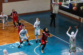 دیدار مرحله پلی‌آف لیگ برتر بسکتبال بانوان تیم های مولتی کافه و سینام مشهد