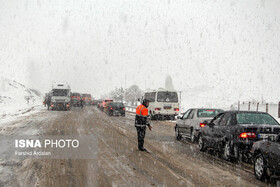 برف و باران در جاده‌های ۱۸ استان/ چالوس و آزادراه تهران- شمال مسدود