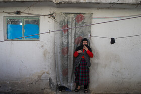 در این شهرک خانواده‌هایی سه یا چهار نفره در اتاق‌های ۱۲ متری زندگی می‌کنند.