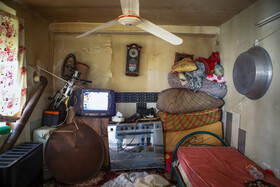 اتاق‌های محل سکونت بیماران جذامی حدود ۱۲ متر مساحت دارد.