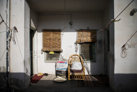 اتاق‌های محل سکونت بیماران جذامی حدود ۱۲ متر مساحت دارد.