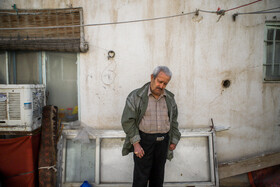 بیماران جذامی این شهرک بیشتر اوقات خود را در حیاط‌های شهرک می‌گذرانند.