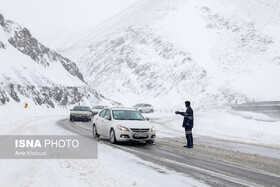 برف وکولاک جاده چالوس و آزادراه تهران-شمال را مسدود کرد