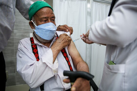 واکسیناسیون سالمندان بالای ۸۰ سال در مشهد