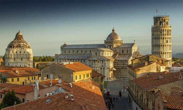 داستان سرزمینی با «برجی کج»