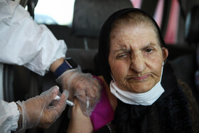 واکسیناسیون خودرویی کووید ۱۹ سالمندان در مشهد