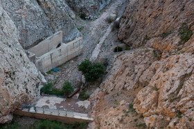  با توجه به خشکسالی و کمبود بارندگی‌ها در سال جاری، حفر چاه غیر مجاز و بهره‌برداری و اضافه برداشت غیر مجاز از چاه‌ها غیرقابل قبول است