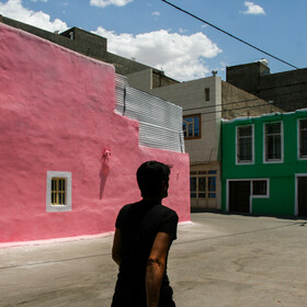 طرح "هر خانه یک رنگ" تاکنون بر روی حدود 80 درصد منازلی که در داخل این گود قرار دارند، اجرا شده است.