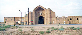 زیبایی‌های معماری مسجد آق‌قلعه در دشت جوین