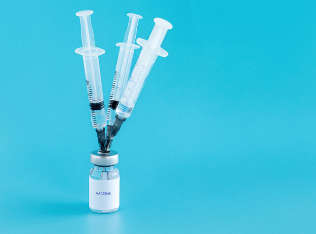 چه افرادی دز تقویت‌کننده واکسن کووید -۱۹ دریافت می‌کنند؟