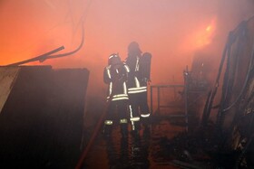  آتش‌سوزی مهیب کارگاه تولید درهای آپارتمانی در خین عرب مشهد
