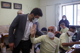 حضور حسن یزدانی در آسایشگاه معلولین ذهنی شهید بهشتی مشهد