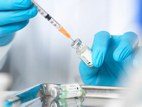 آیا دریافت واکسن آنفلوآنزا و دوز تقویت‌کننده کووید ۱۹ برای زنان باردار بی‌خطر است؟