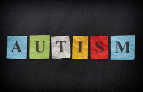 کاهش ارتباطات اجتماعی قبل از یک سالگی نشانه اوتیسم است