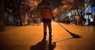 عکس تزئینی است گفتوگو با پاکبان گنابادی که هنگام تخلیه زباله طلا یافت...