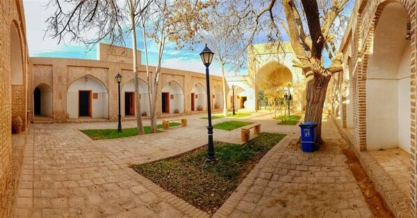 نگاهی به حِرَف گوناگون و قدیمی صنعتگران در موزه مردمشناسی گناباد نگاهی به حِرَف گوناگون و قدیمی صنعتگران در موزه مردمشناسی گناباد