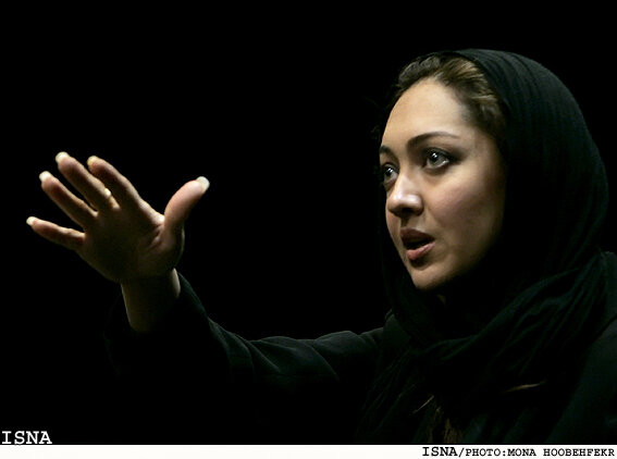 اکران مردمی آتابای در مشهد با حضور نیکی کریمی اکران مردمی آتابای در مشهد با حضور نیکی کریمی