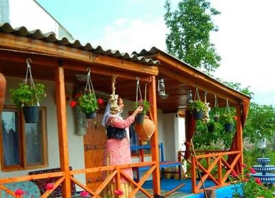 عکس تزئینی است نگاهی به نقش و جایگاه زنان در اداره اقامتگاههای بومگردی