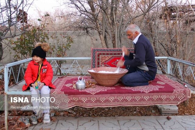 «کفبیخ» یا «کفزنی» سرگرمی و خوراکی شب چله گنابادیها