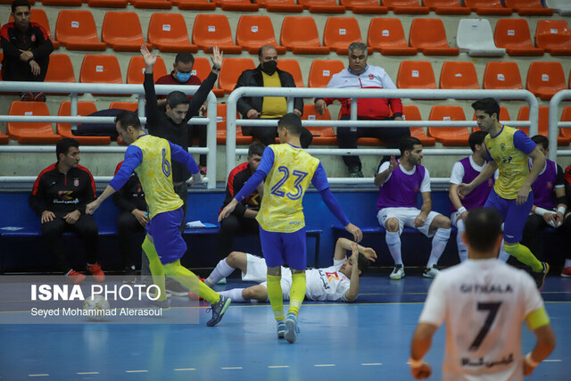 در بازی با راگا از سکوها به ما حمله شد در بازی با راگا از سکوها به ما حمله شد
