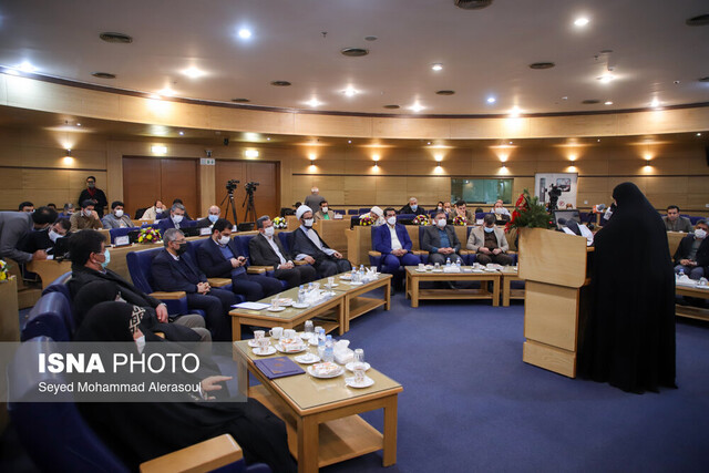 عکس آرشیوی است. درگیری لفظی ۲ عضو شورا برای عدم تعیین تکلیف استخدام ایثارگران در شهرداری مشهد