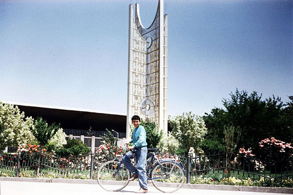 دانشدوست؛ بزرگمرد هویتساز