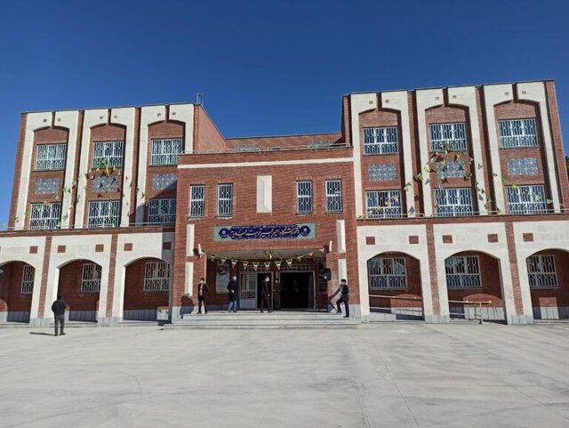 عکس از آرشیو افتتاح یک دبیرستان در تربتجام با حضور وزیر آموزش و پرورش