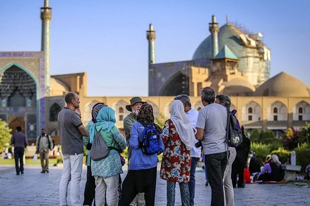 درآمد ورود هر گردشگر به کشور برابر با فروش ۳۰ بشکه نفت است